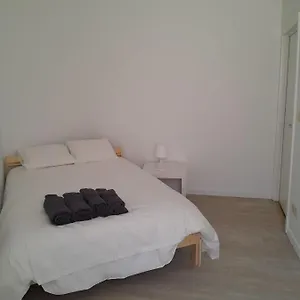 1 Bedroom Sleeps 4 Apartment